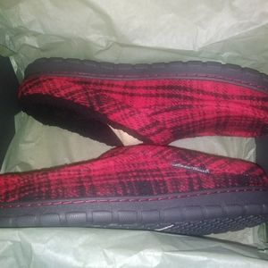 Eddie Bauer Yurt slipper mens size 9 barn red